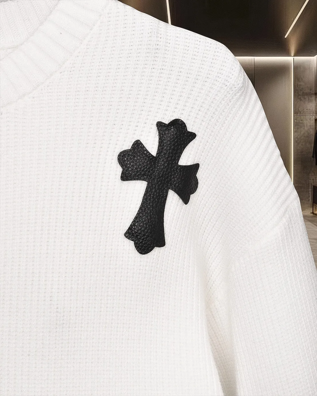 P276 Chrome Hearts/Chrome Hearts 25Fw Classic CH Cross ✝ Logo Badge OS Loose Fit Drop Shoulder Thick Thread Pullover Sweater 2025FW Official Website New Original Fabric Official Same Style Selected Sweater Customization Imported Wool Blended Fabric High-End Version, Counter Customized Fabric Highly breathable and comfortable, exquisitely crafted, with impeccable detail processing, ✅customized logo engraved buttons, complete with three labels. Brand element design concept reflects high quality. It feels delicate and soft! Presenting a casual cut, the upper body shape is great 🐍 Color; black and white Size: M-XXXL